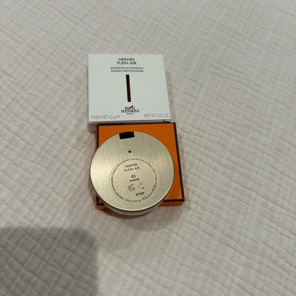 Hermes Plein Air Setting Powder - White (No Box) - Picture 2 of 2